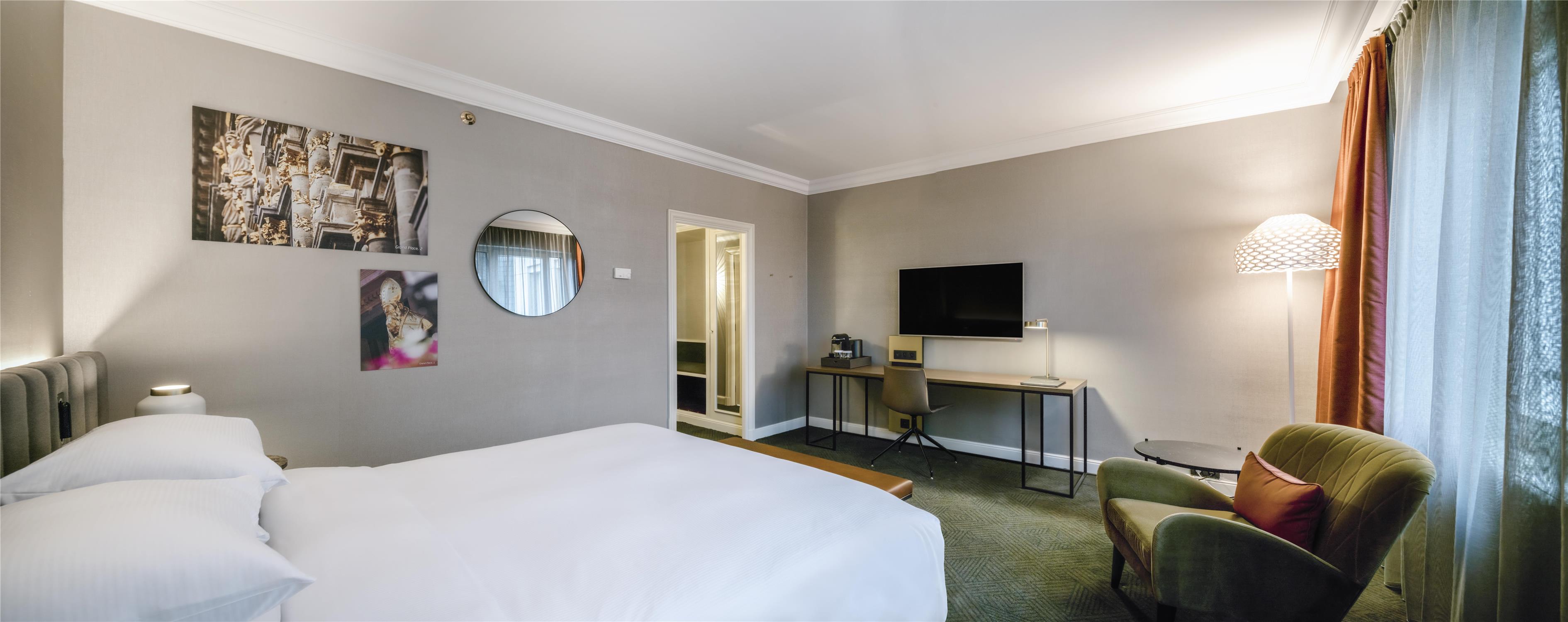 غرفة تنفيذية بسرير كينج مع دخول الصالة، Hilton Brussels Grand Place 2/4