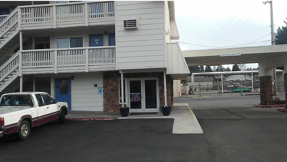 Motel6 Bremerton, WA 24/33