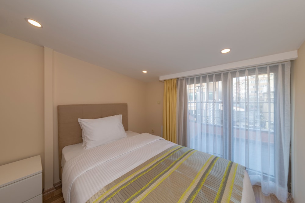 Feri Suites 11/50