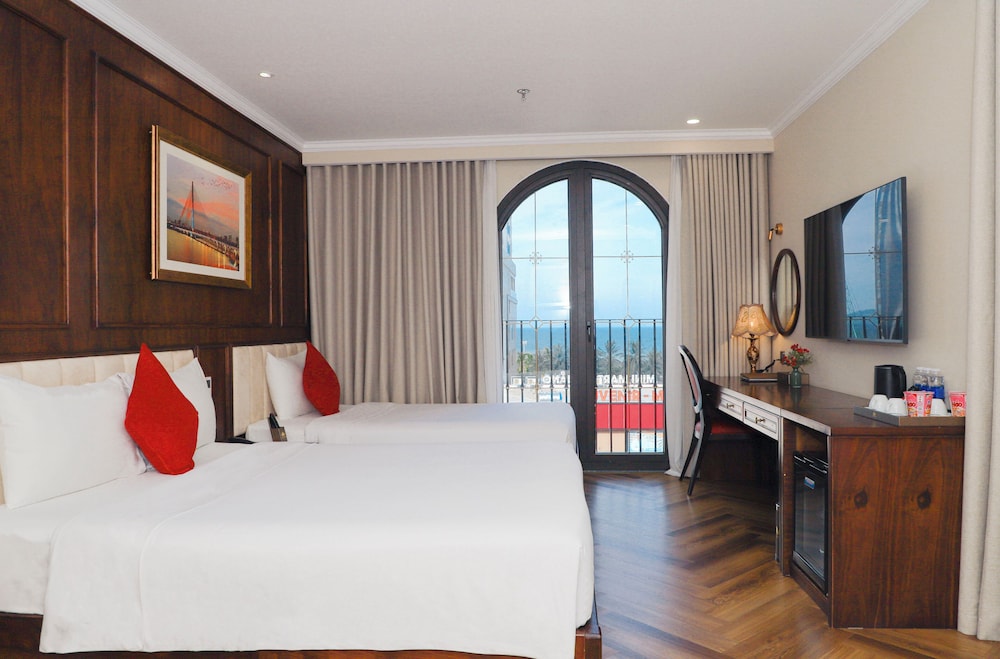 Golden Lotus Luxury Hotel Da Nang 9/50