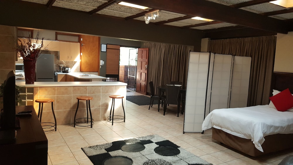 Waterfalls Boutique Hotel 12/50