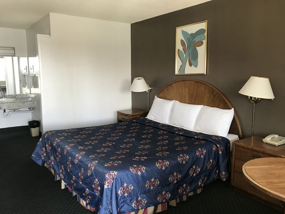 ECONOMY INN BARSTOW 25/57