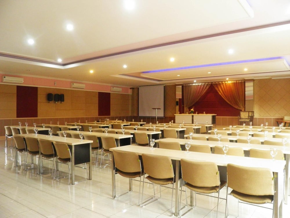C3 Hotel Ungaran 29/33