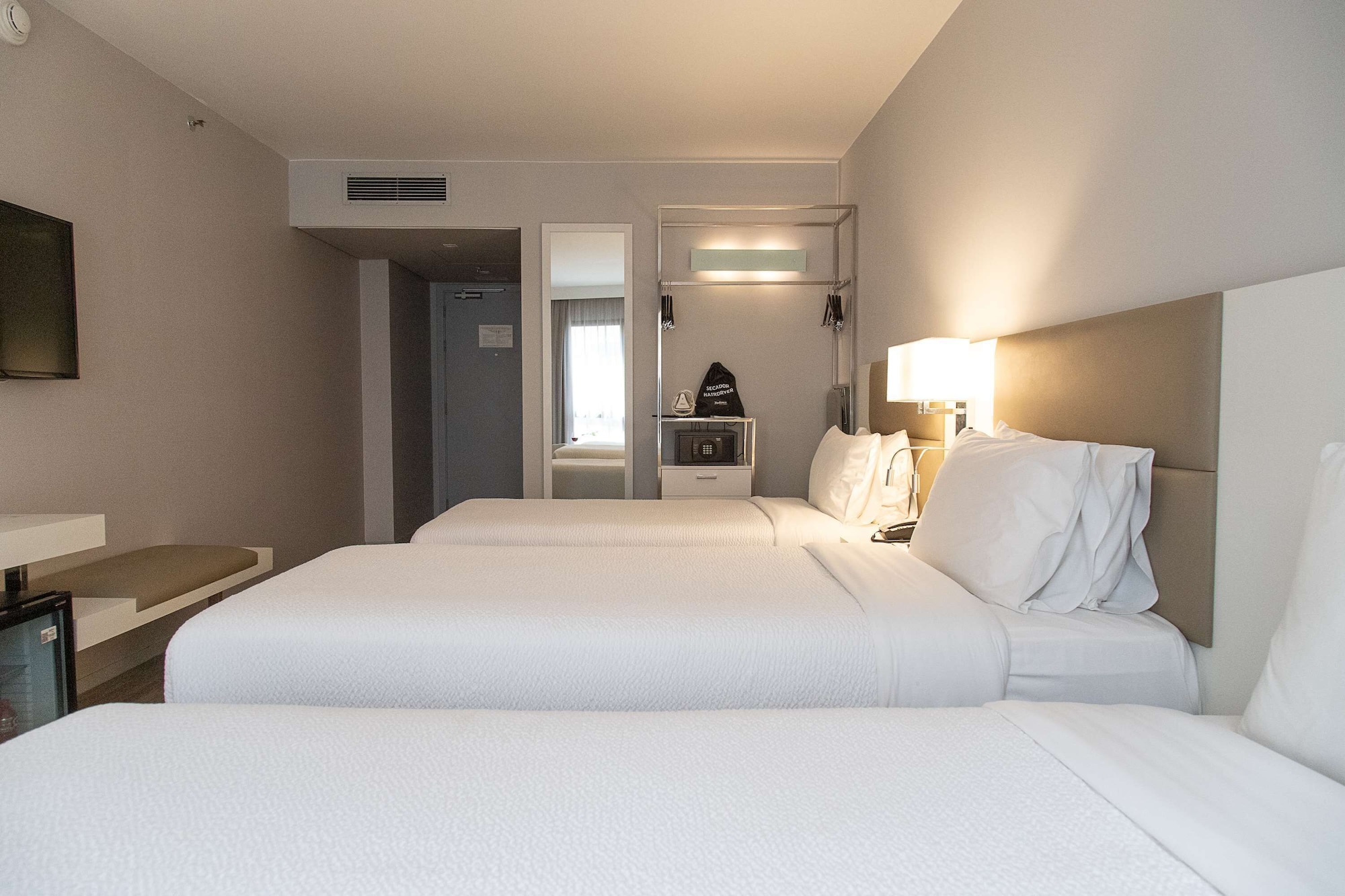 SUPERIOR, TRIPLE, TWIN BEDS