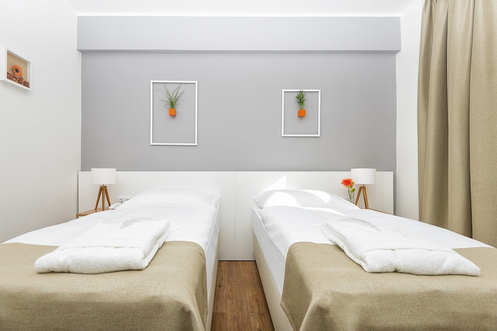 Hotel Garden Court 36/72