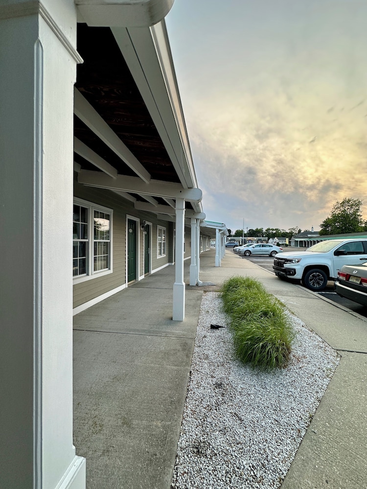 Sea Girt Lodge 64/72