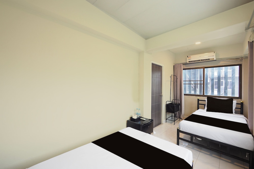 RQ Bangkok Huai Khwang by Collection O 19/61