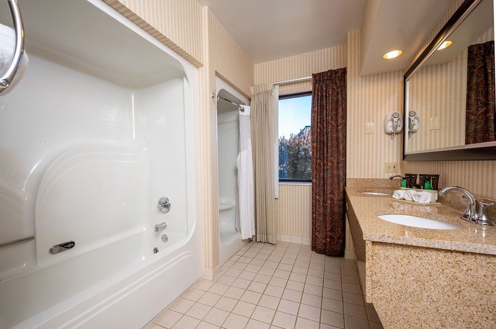 Wingate by Wyndham Mentor OH 50/50