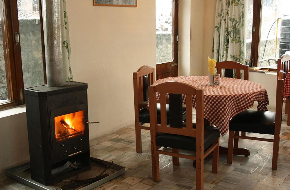 TOURIST HOTEL 38/55