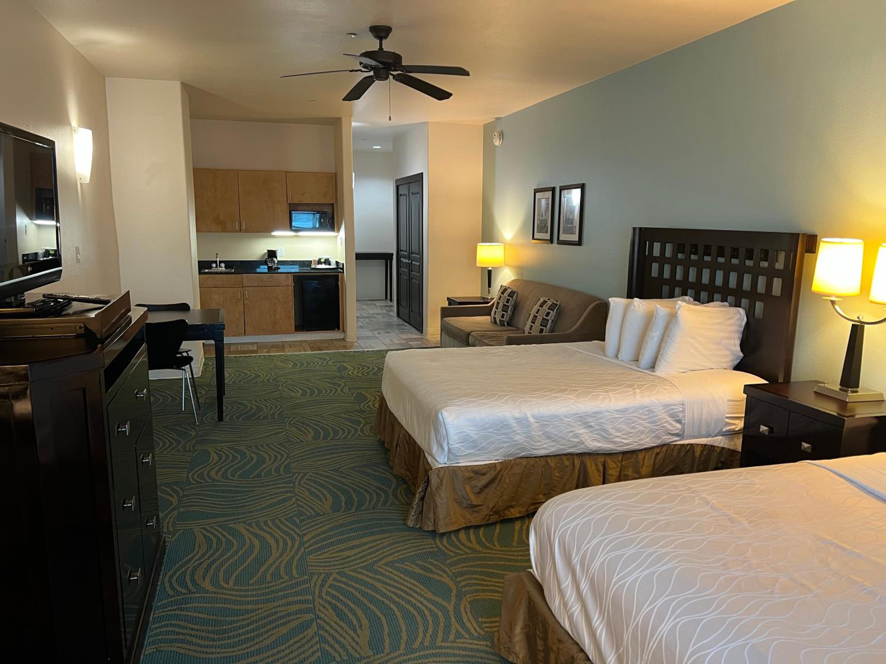 SUITE, 2 QUEEN BEDS, SOFA