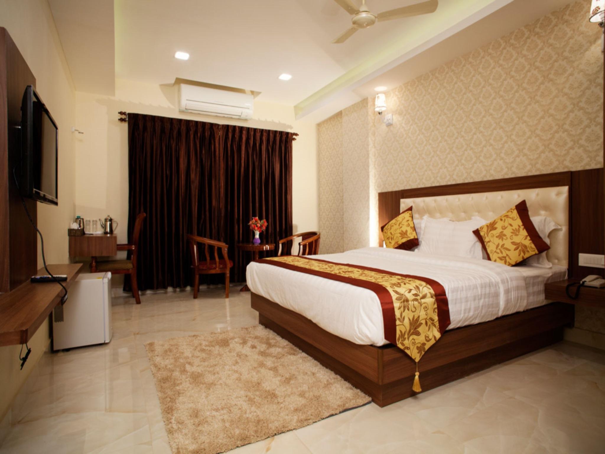 Hotel Mahalakshmi Residency 6/12