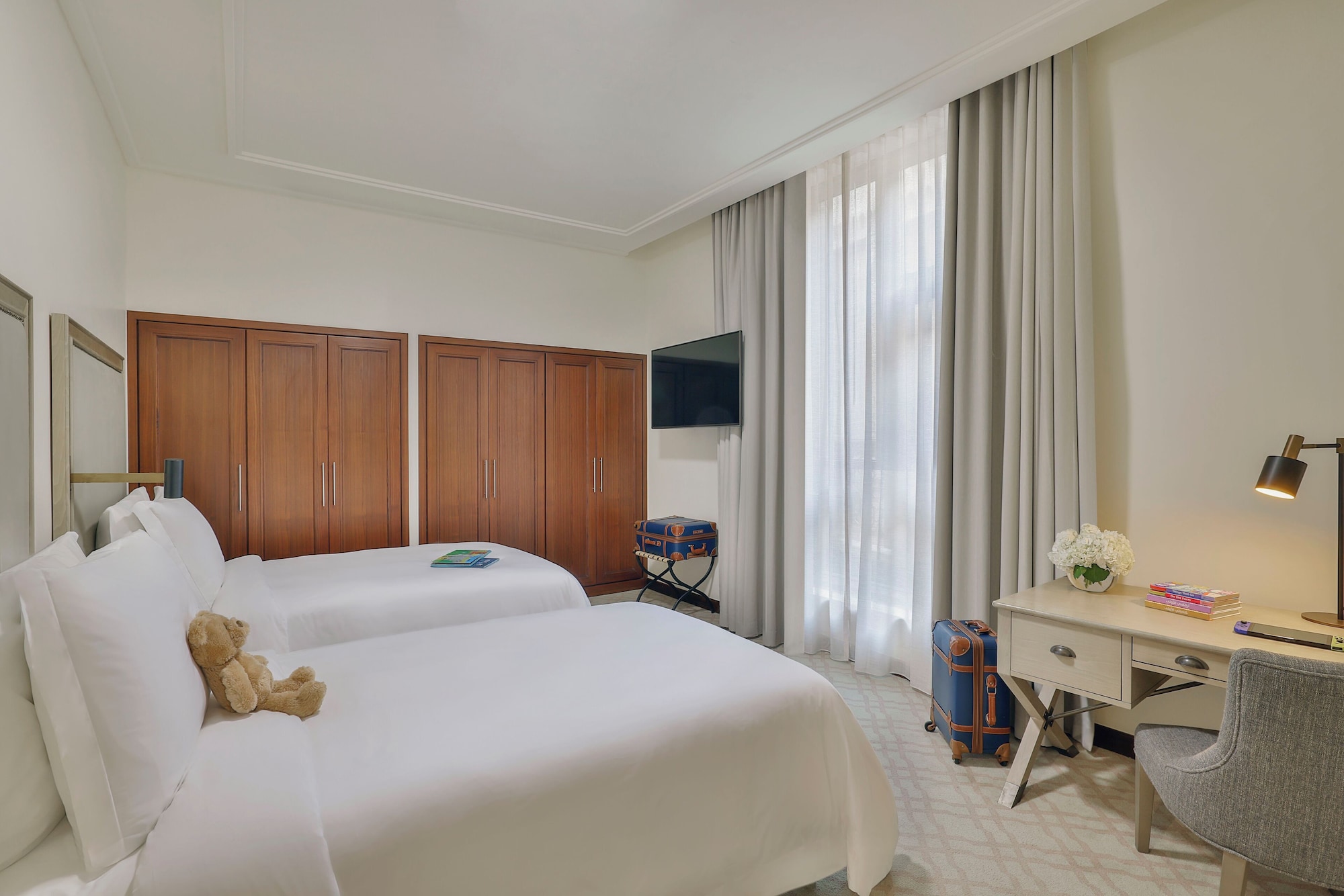 1 Bedroom, East, Deluxe, Suite, Twin Beds, City View, East Tower
