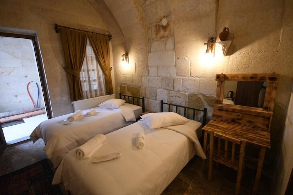 Lavinia Cappadocia Cave 19/50