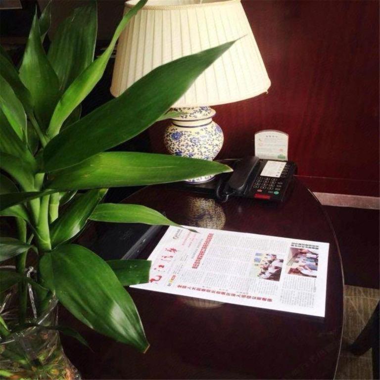 Xinhua Jianguo Hotel 6/48