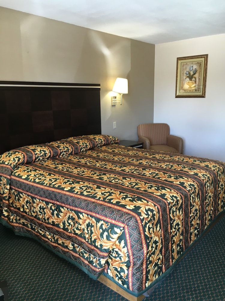 Economy Inn 10/25