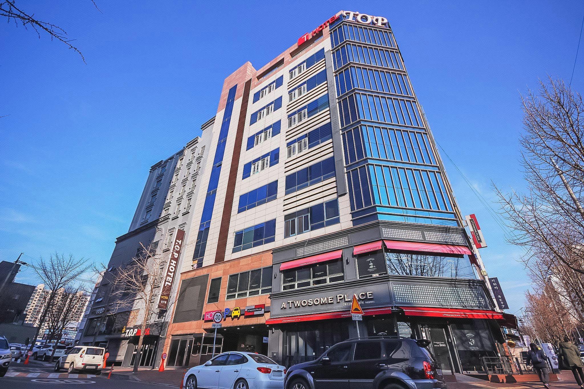 Top Hotel 4/56