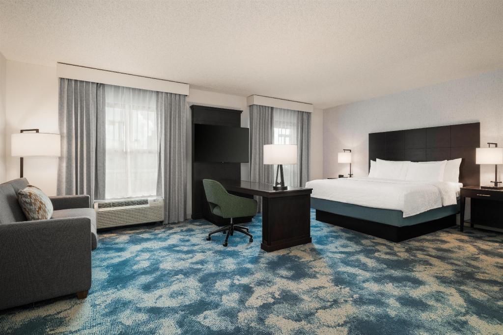 STUDIO, SUITE, KING BED, WITH VIEW, BALCONY, ACCESSIBLE