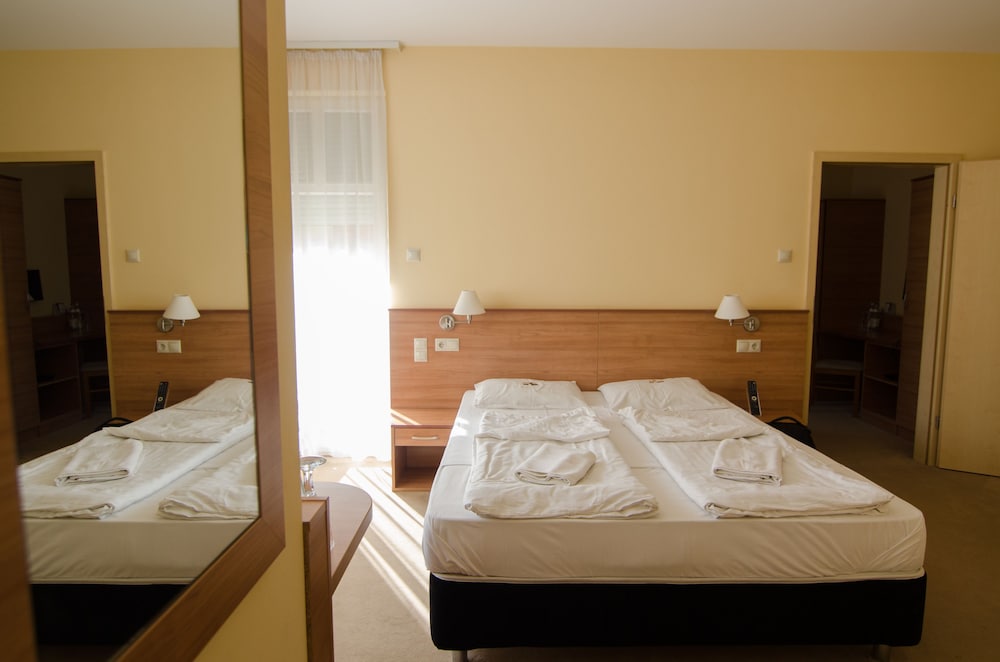 CIVITAS BOUTIQUE HOTEL 34/79