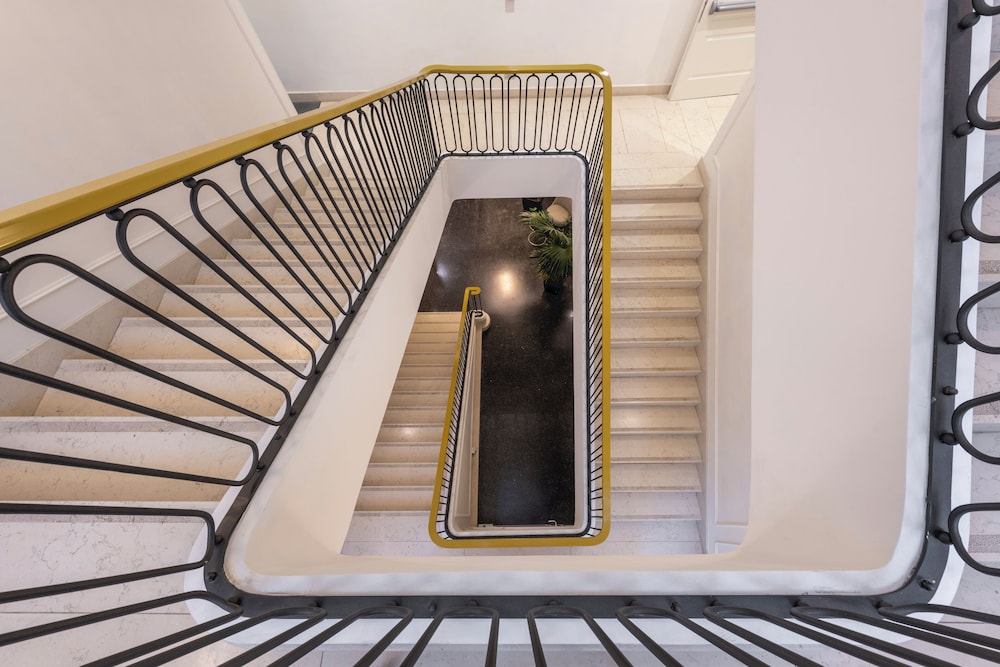 H10 Palazzo Canova 37/75