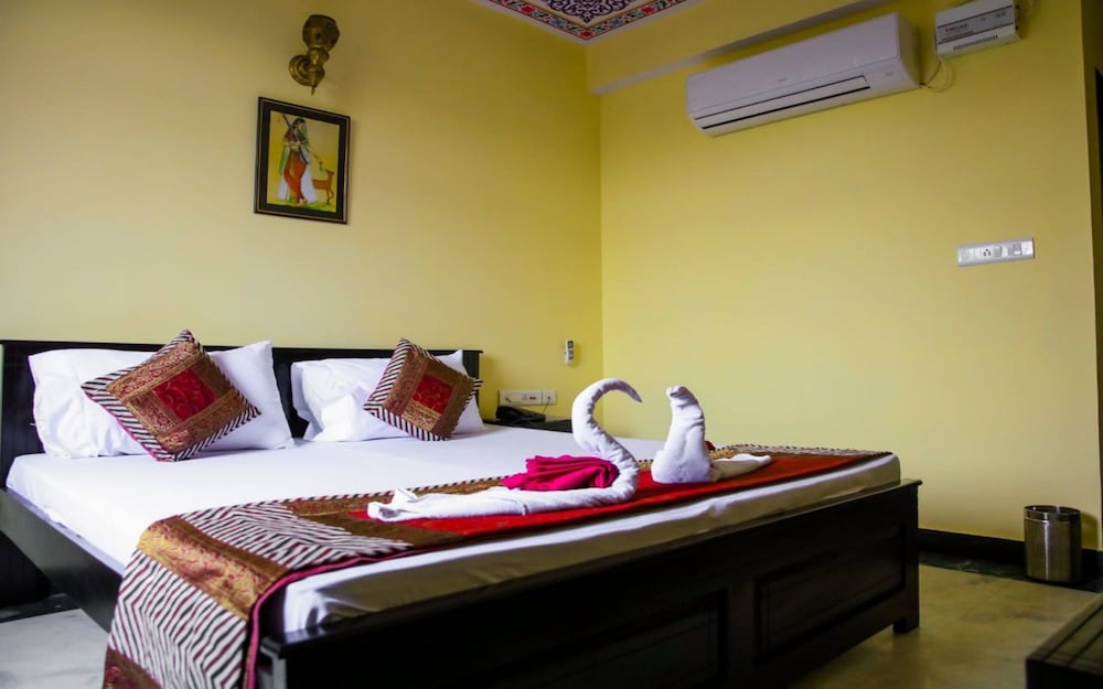 DELUXE, DOUBLE BED