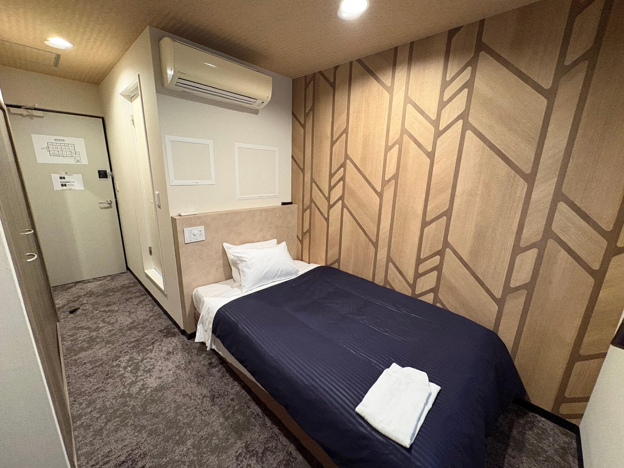 Semi Room, Standard, Semi Double Bed, Smoking