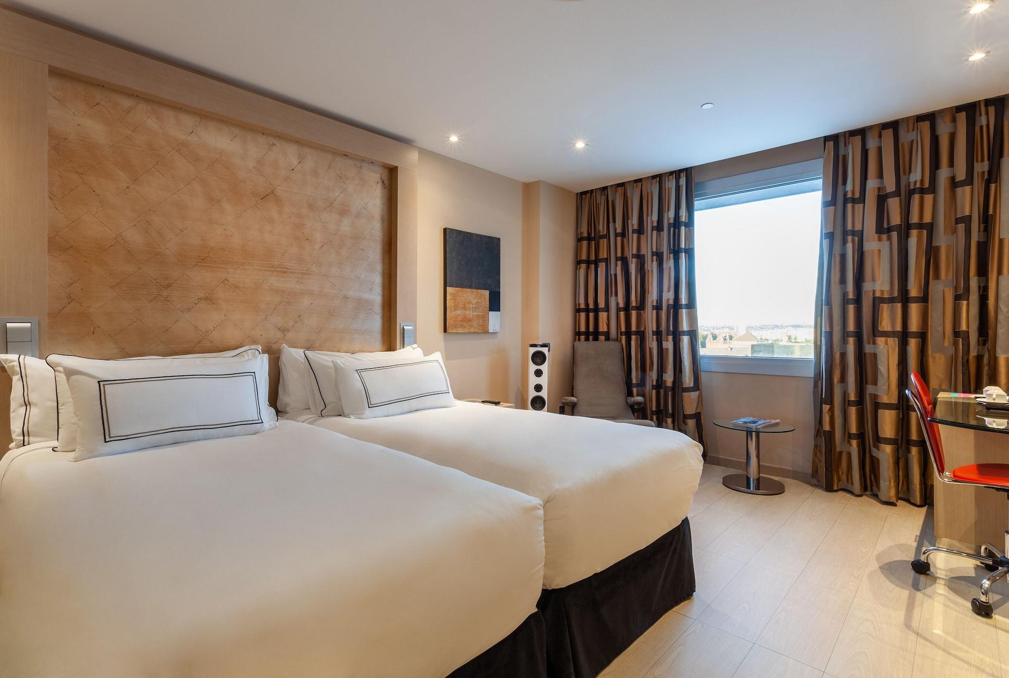 Melia, Twin Beds