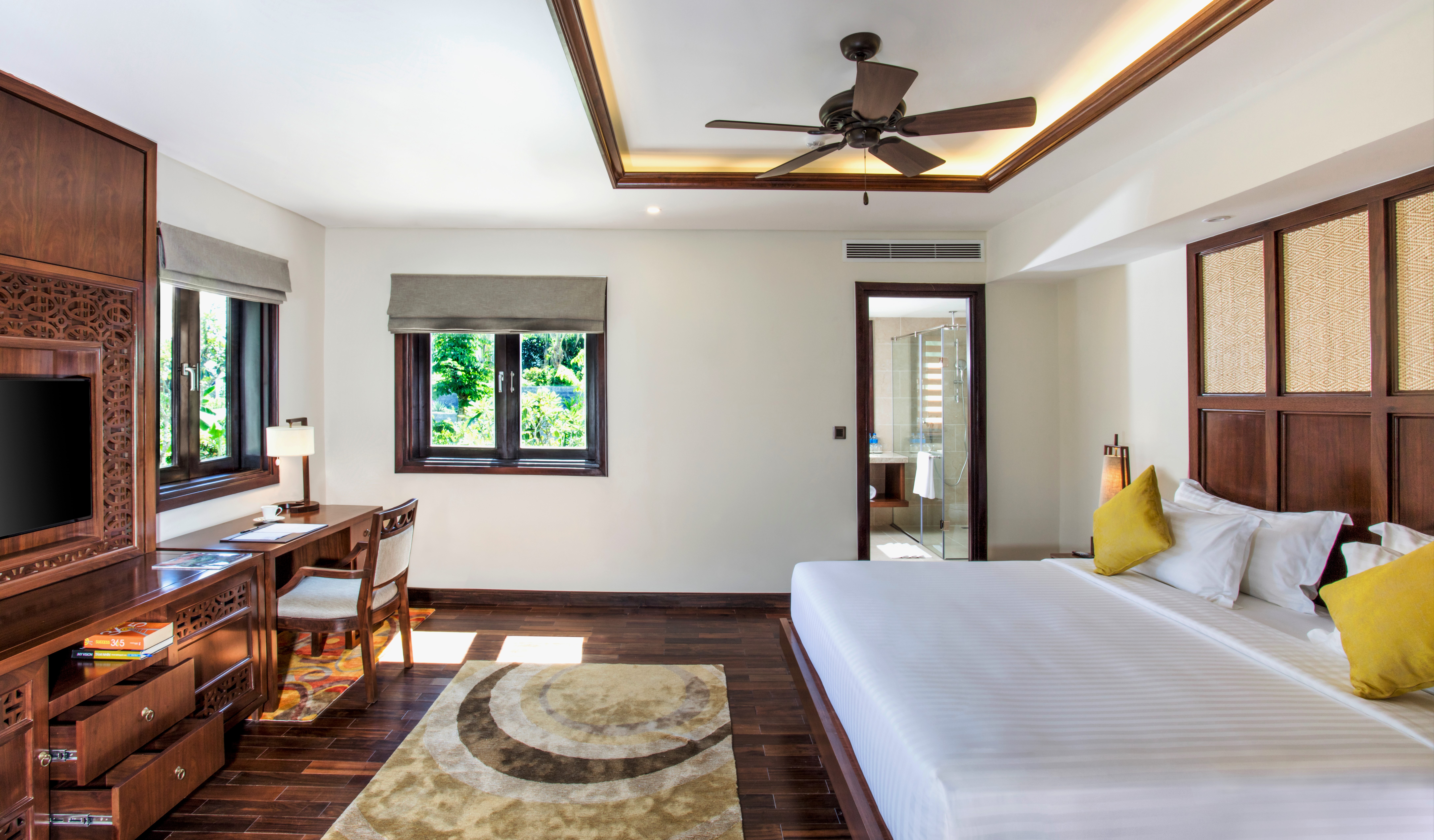 4 Bedrooms, Garden, Villa