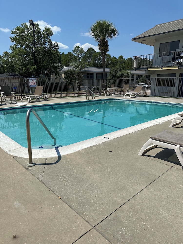 Motel6 Gulfport, MS – Airport 27/48
