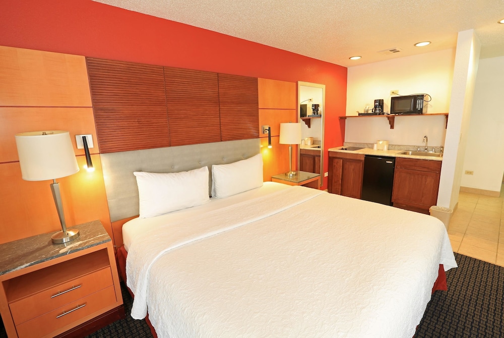 Days Inn by Wyndham Calumet Park 3/27