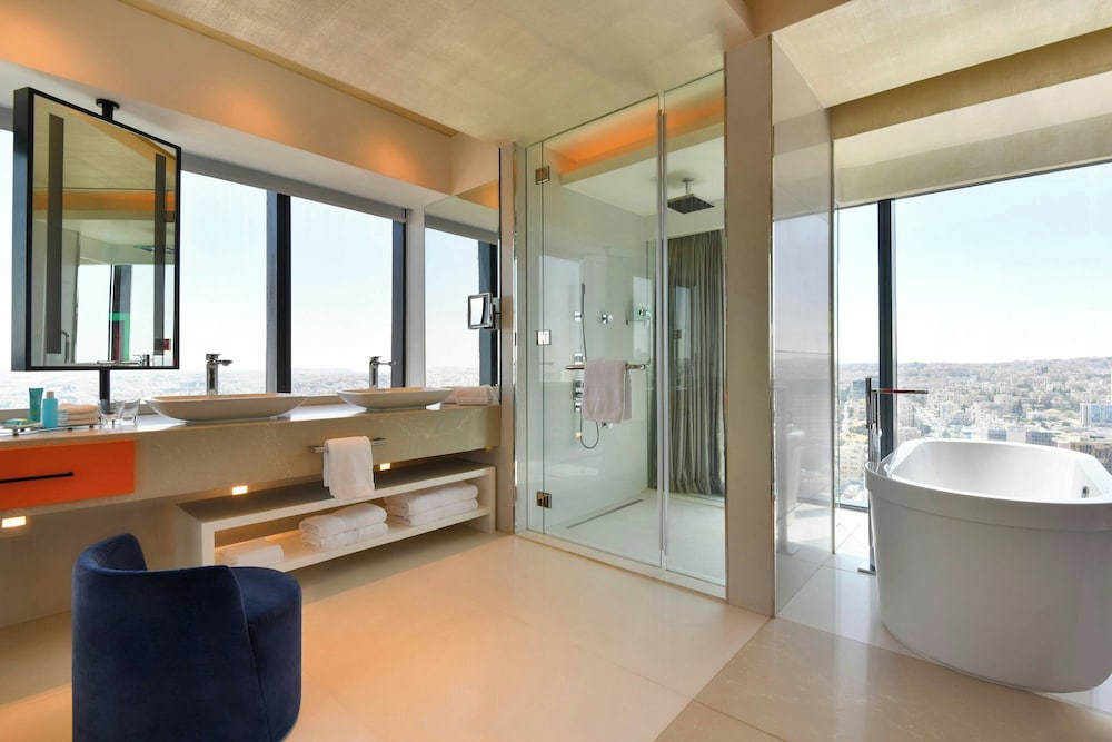 Wow, Suite, King Bed, Corner