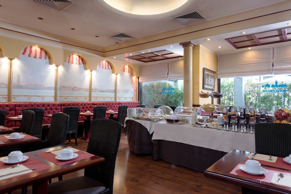 restaurant cafeteria