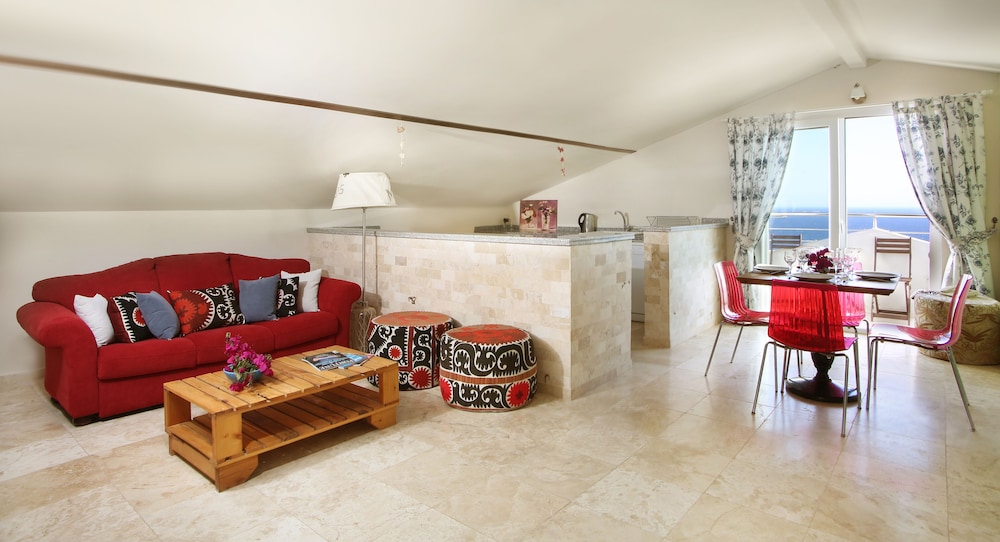 Saylam Suites 36/66