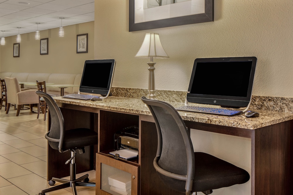 La Quinta Inn & Suites by Wyndham Bonita Springs Naples N. 41/47