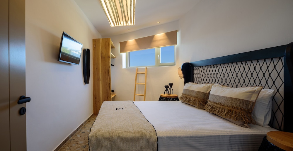 VRACHOS SUITES MYKONOS 22/75