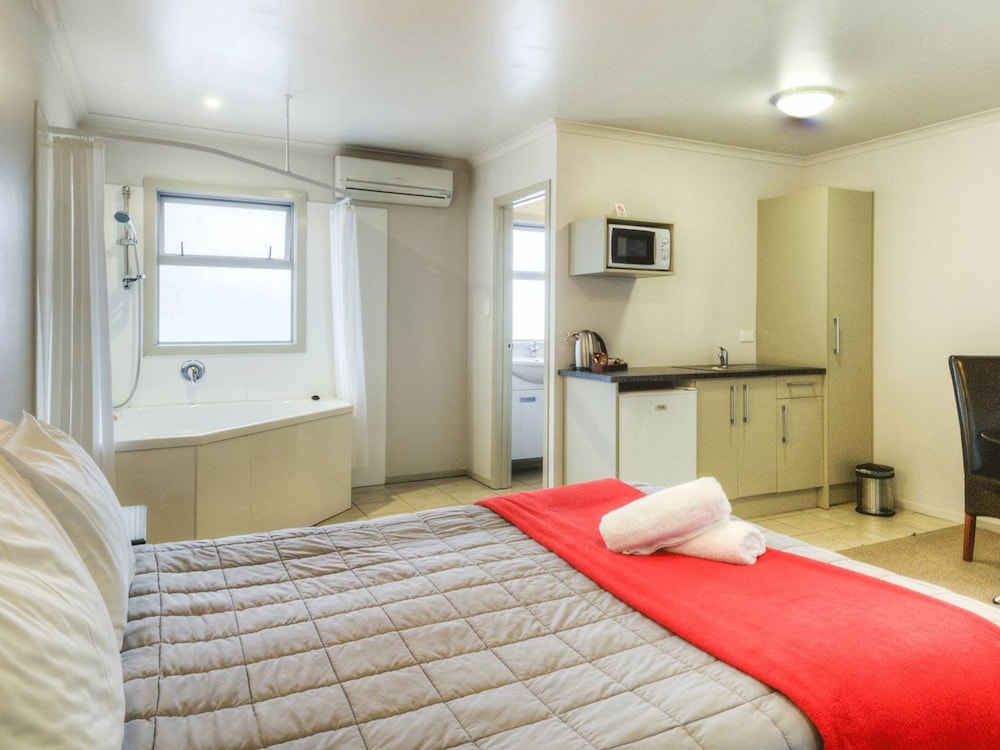 Absolute Lakeview Motel 5/51