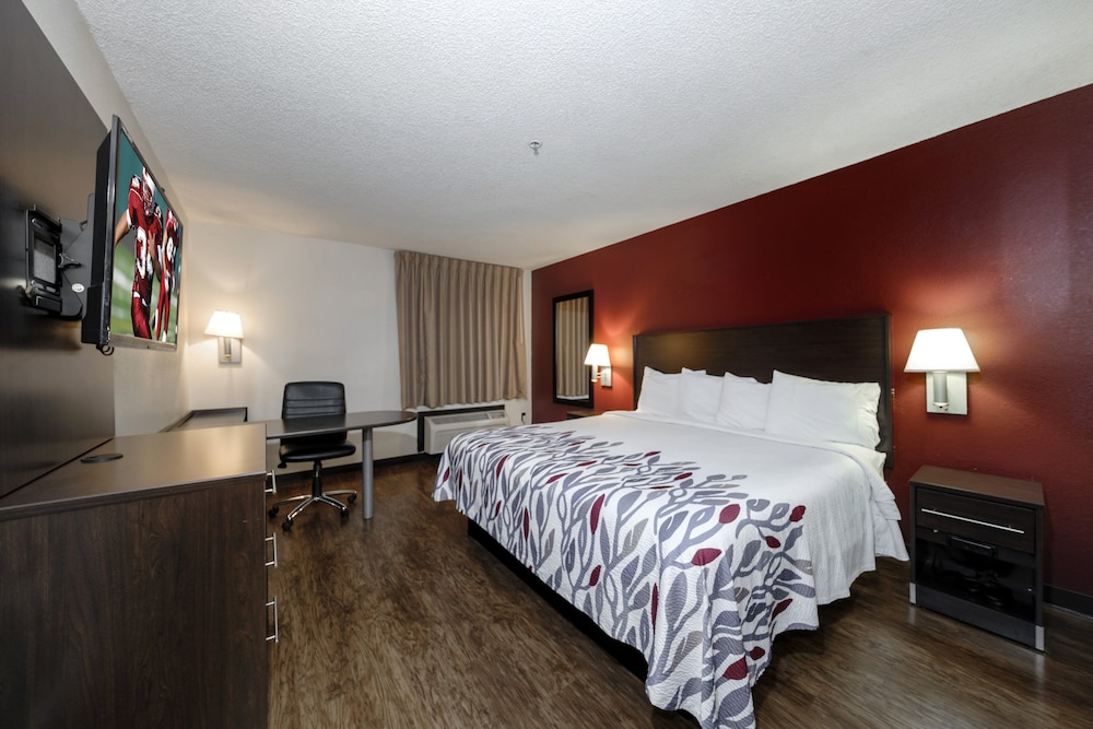 Red Roof Inn & Suites Savannah Airport 7/36