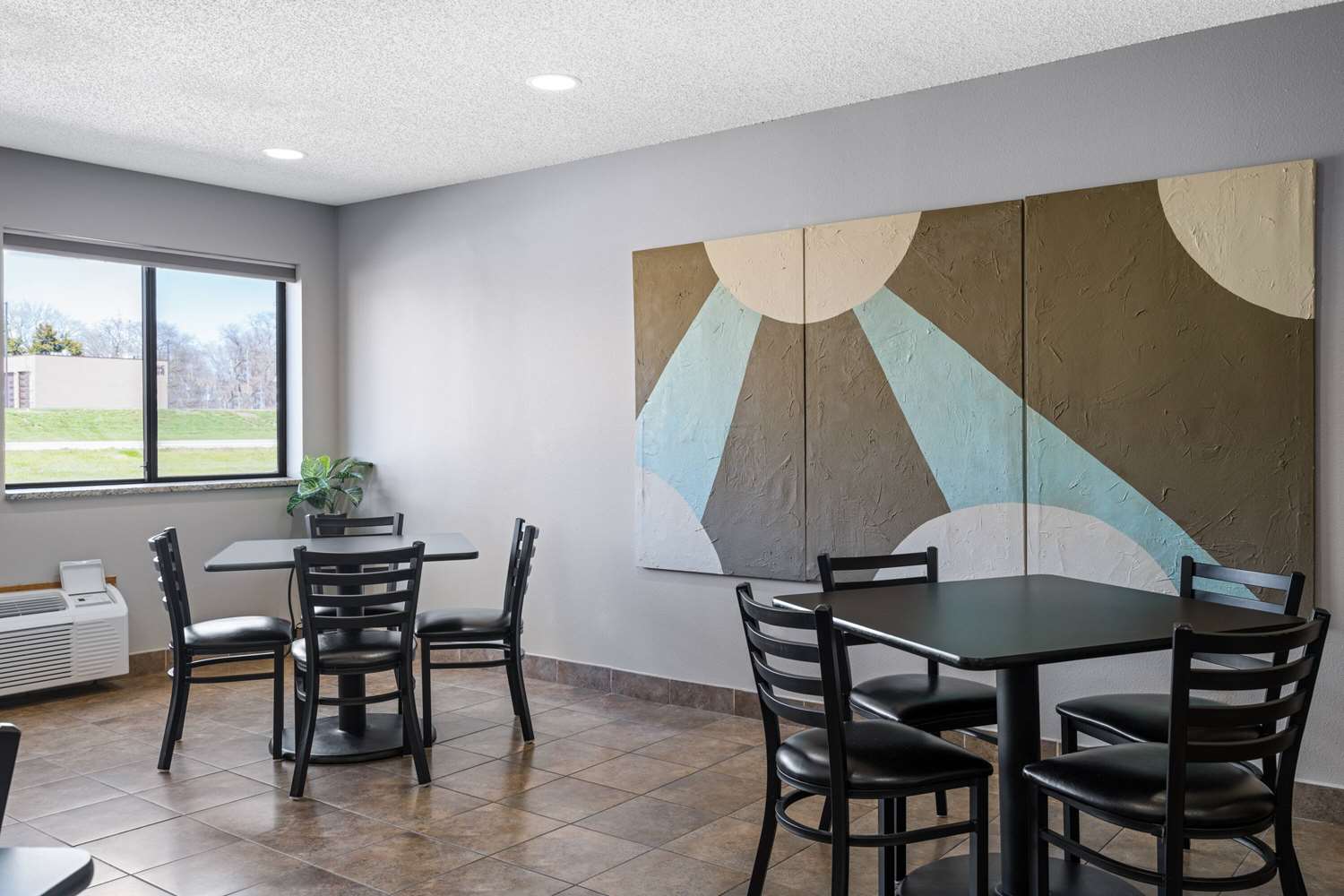 Super 8 by Wyndham Humboldt 43/48