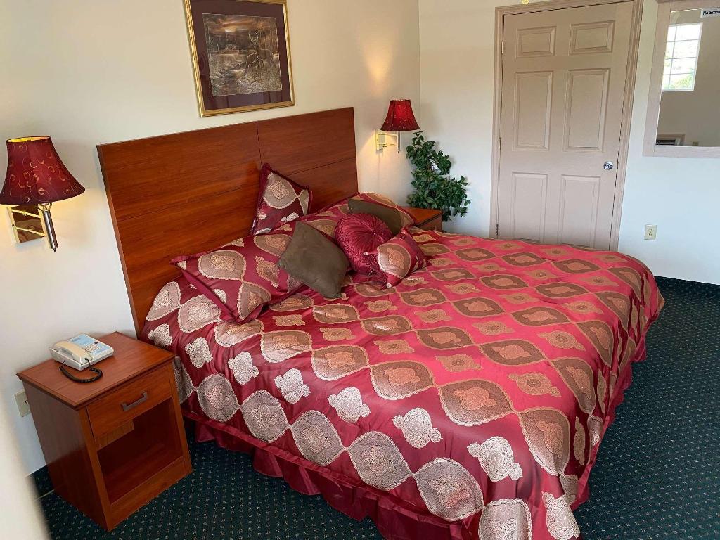 Deluxe, King Bed, Jetted Tub