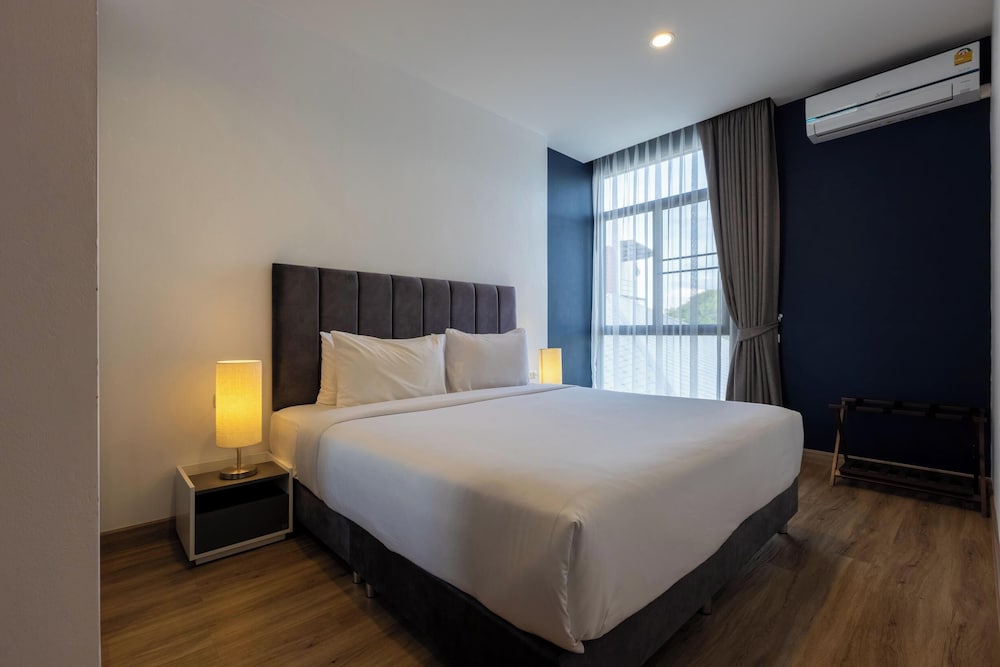 SUITE, BALCONY