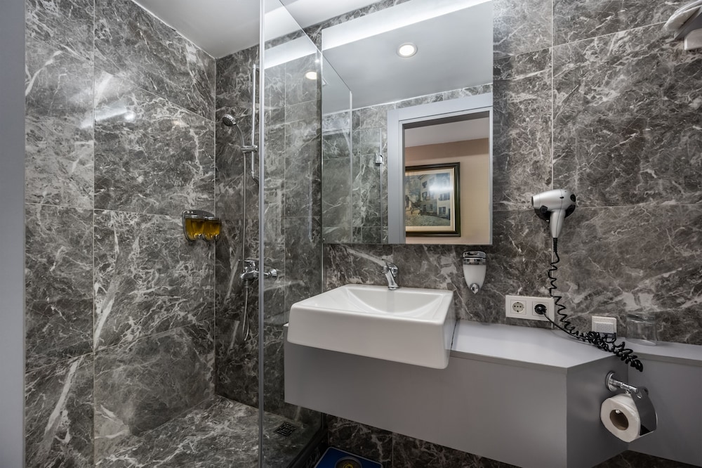 Gallery Residence And Boutique Hotel 69/72