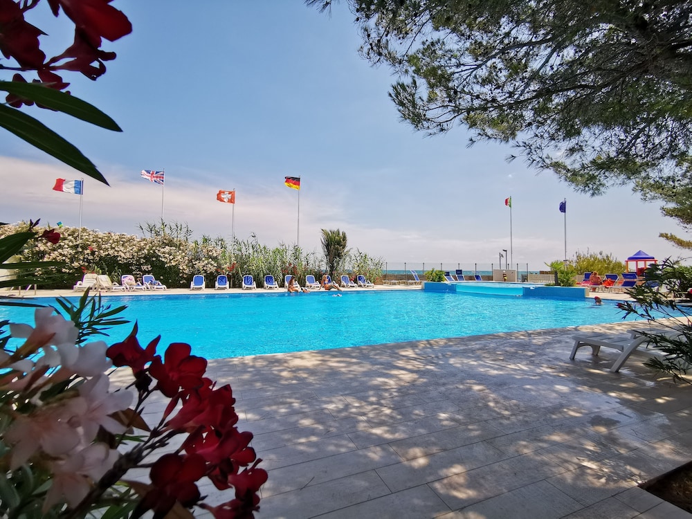 HOTEL GABBIANO BEACH 24/32