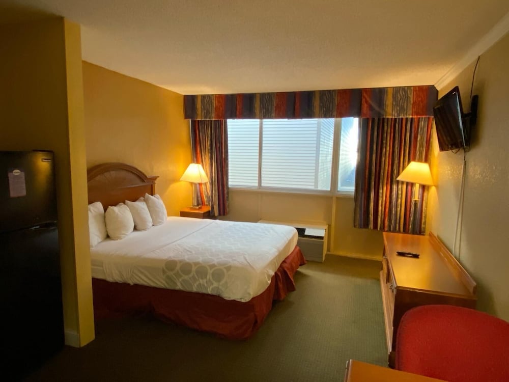 Super 8 by Wyndham Fort Wayne 27/58
