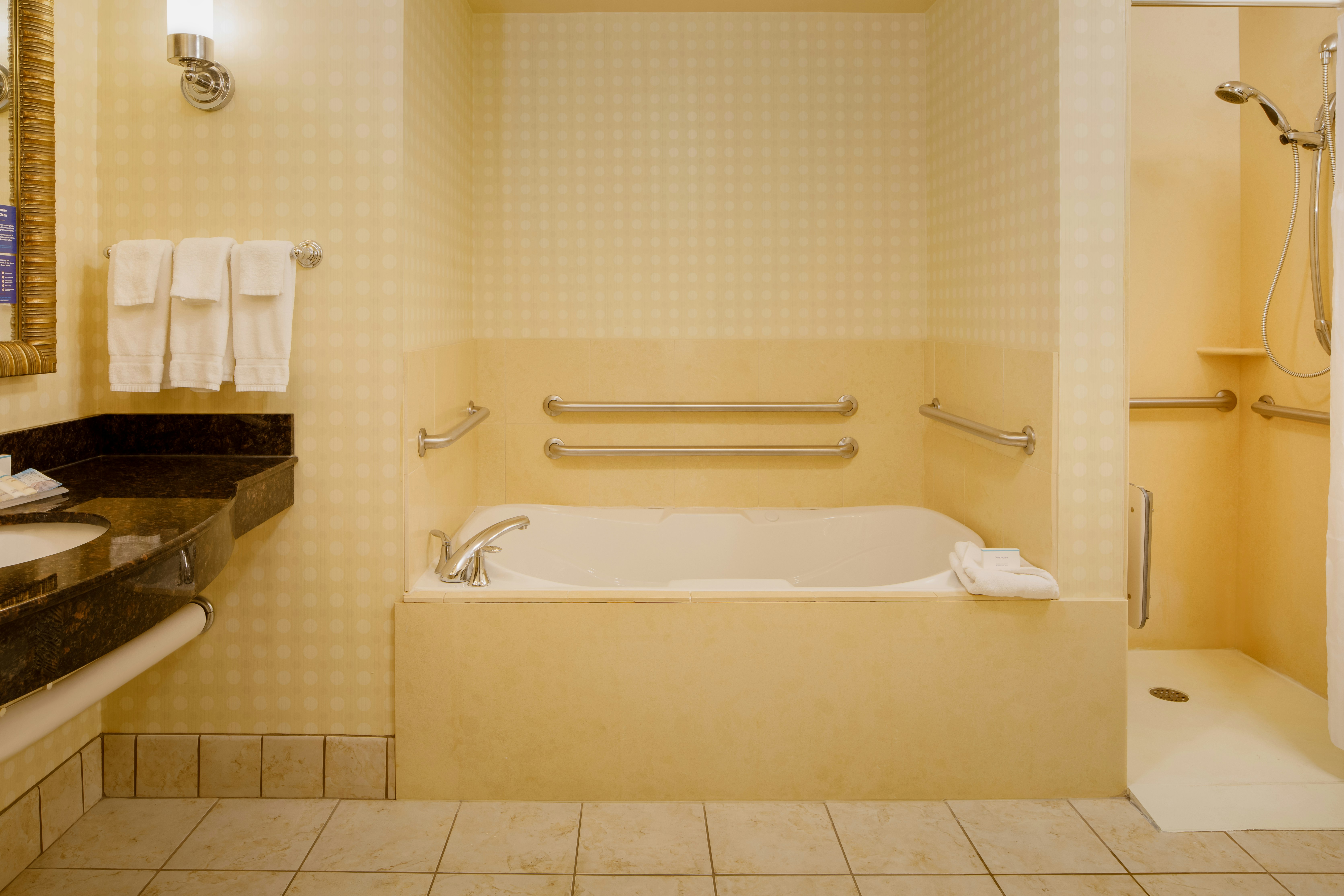 غرفة بسريرين كوين لذوي الإعاقة، Hilton Garden Inn Cincinnati Blue Ash 2/2