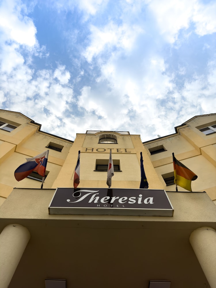 Theresia 62/66