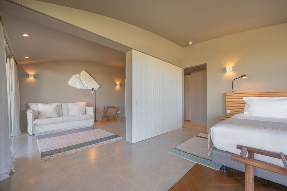 Suite, 1 King and 1 Single Beds