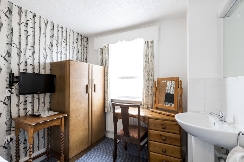 St Athans Hotel 56/73
