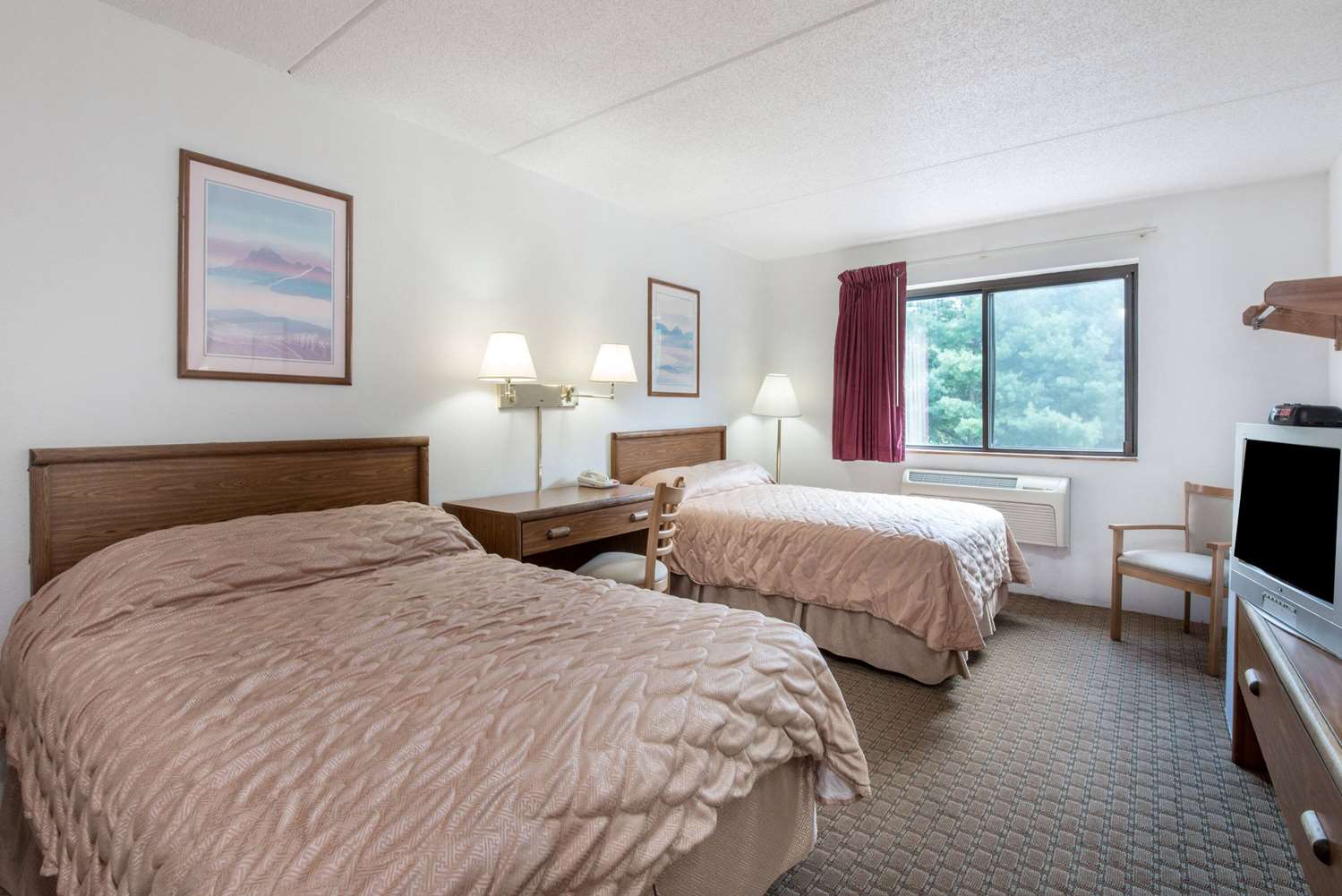Super 8 By Wyndham Groton 2/10