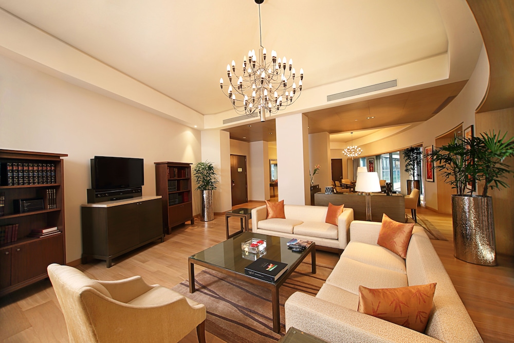 TRIDENT BANDRA KURLA 42/67