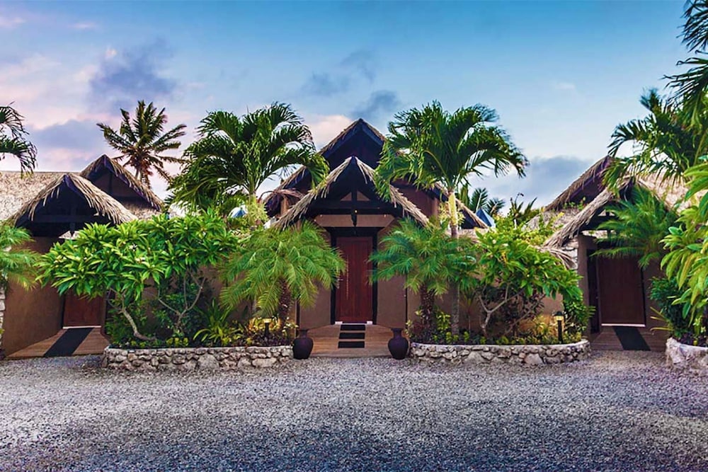 RUMOURS LUXURY VILLAS & SPA 55/60