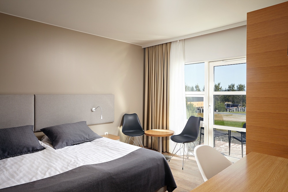 Deluxe, Queen Bed, Private Bathroom, Sofa